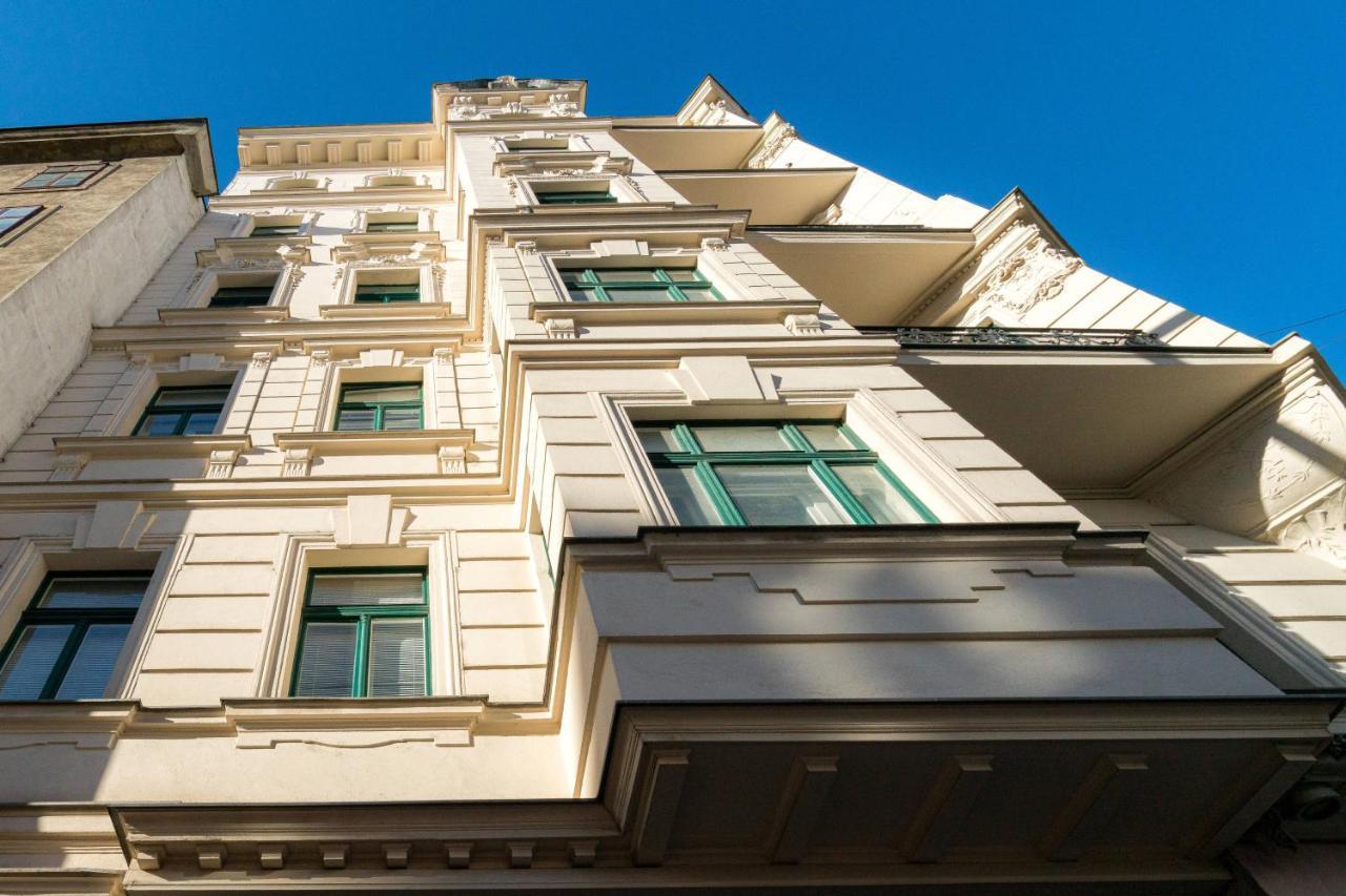 Residence, Hall - Parliament Wien